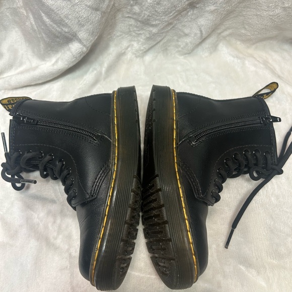 Dr. Martens Black Kids Boots - Picture 5 of 6